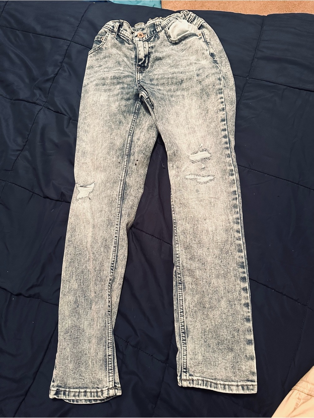 Boys Light Gray Acid-Wash Ripped Jeans